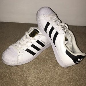 Size 7 Adidas Classic Sneaker